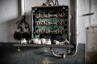 Ein grünes elektrisches Panel