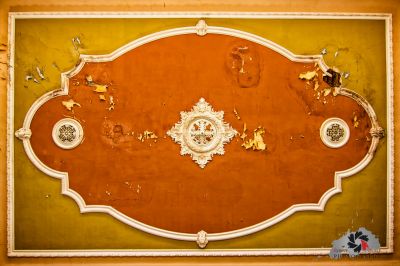 Ein Bild einer Uhr an der Wand