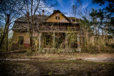 Ein altes Haus im Wald