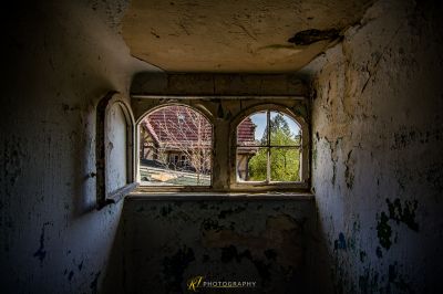 Ein Fenster in einem Gebäude