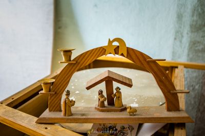 Ein hölzernes Modell eines Mannes und einer Frau