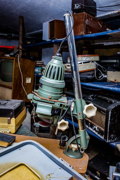 Ein Haufen alter und kaputter Elektronik