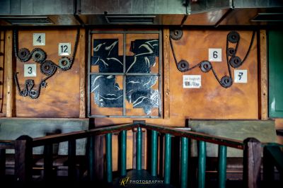 Eine Uhr an der Wand