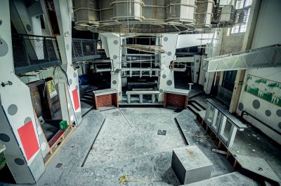 Ein Zimmer mit vielen verschiedenen Gegenständen