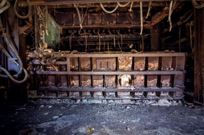 Ein Zimmer mit einem Haufen Junks und einem Haufen Junks