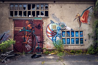 Eine Graffiti-Kunst auf einem Gebäude