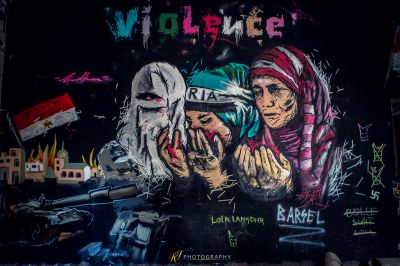 Eine mit Graffiti bedeckte Wand