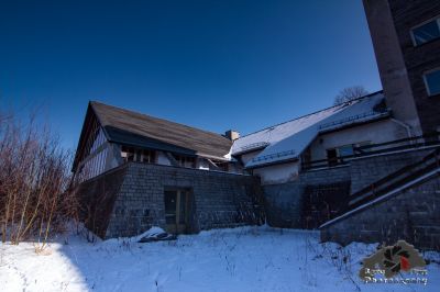 Ein Haus im Schnee