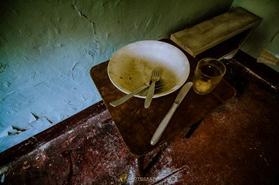 Ein schmutziges Badezimmer