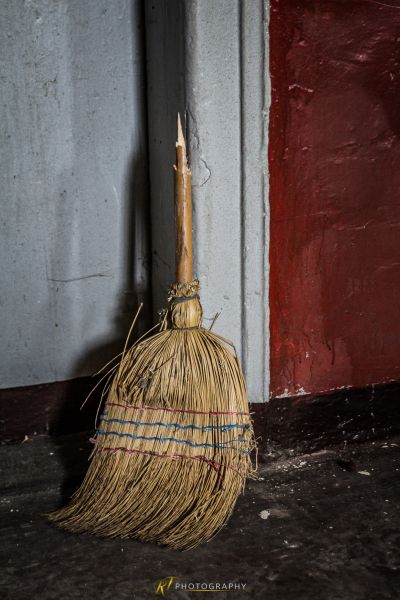 Ein Besen mit einem Griff