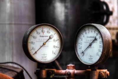 Zwei Messstreifen an einem Gastank