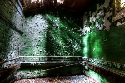 Ein altes verlassenes Gebäude mit Peeling Farbe und Peeling