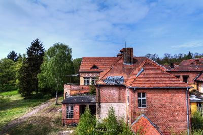 Ein rotes Backsteinhaus