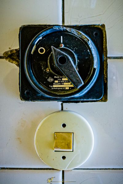 Ein schwarz-weißer Herd