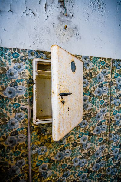 Ein schmutziger alter Ofen