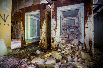 Ein Zimmer mit vielen Trümmern