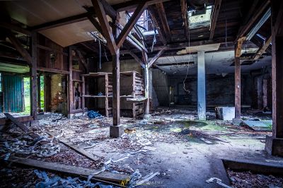 Ein Zimmer mit vielen Trümmern