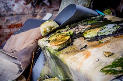 Ein schmutziges altes Stück Holz