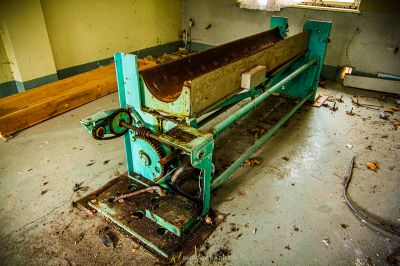 Eine Maschine in einem Raum