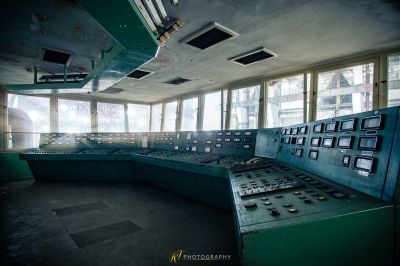 Ein Raum mit einem Haufen Elektronik drin