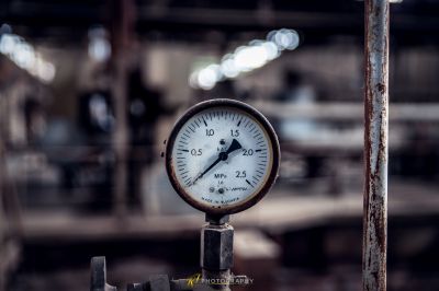 Eine Close-up einer Uhr auf einer Stange