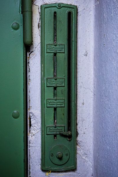 Ein grüner Türgriff