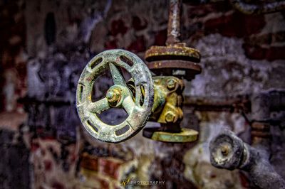 Eine verrostete Feuerhydrate mit einer verrosteten Feuerhydrate