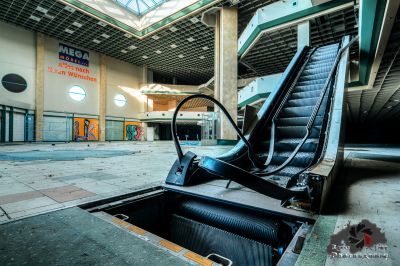 Ein Autositz in einem Parkplatz