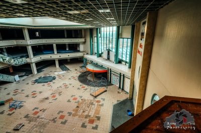 Ein Raum mit viel Festhalten und viel Festhalten