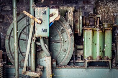 Eine Maschine, die auf einem Tisch sitzt