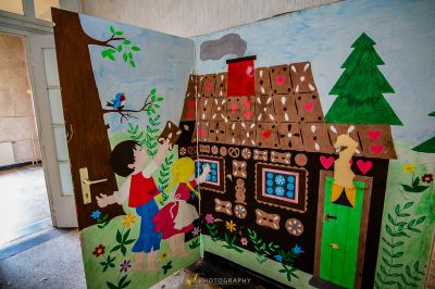 Ein Gemälde eines Hauses