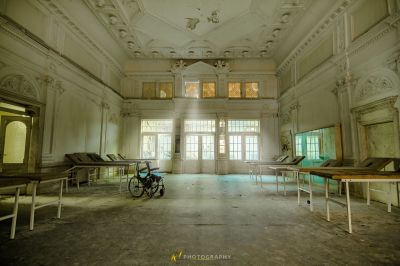 Ein Zimmer mit einem Fahrrad in ihm