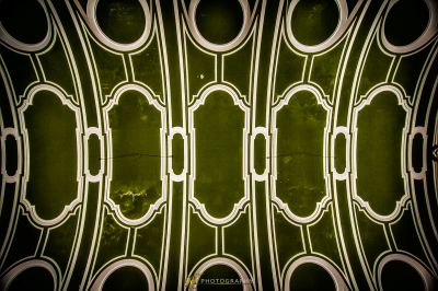 Ein Bild einer grünen und weißen Wand