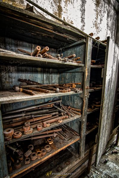 Ein schmutziger alter Ofen