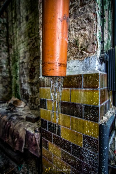 Ein Wasserbrunnen wird verwendet, um abzukühlen