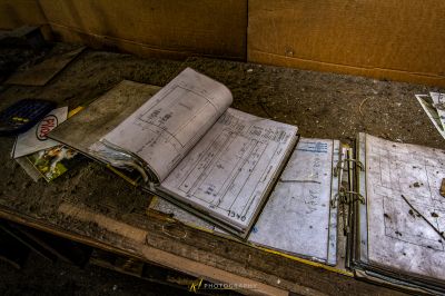 Ein Stapel Bücher auf einem Tisch