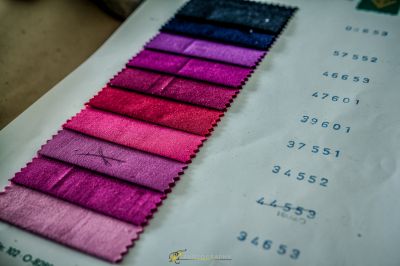 Ein Blatt Papier mit einer Reihe von verschiedenen Farben