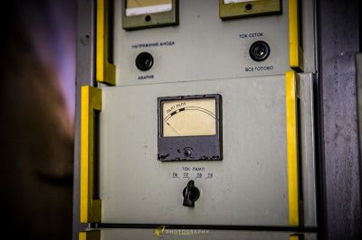 Eine Nahaufnahme eines Meters auf einer Maschine