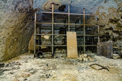 Eine große Felswand