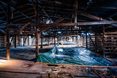 Eine große Holzkonstruktion